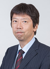 杉本講師 HP用顔写真.png